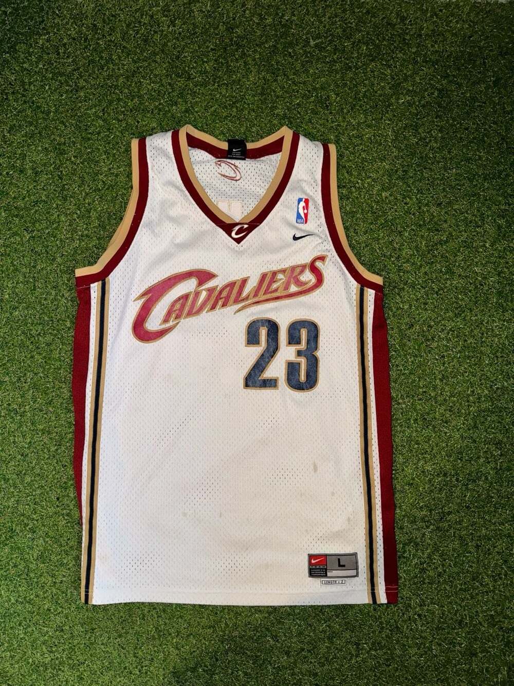 Nike LeBron James Cleveland Cavaliers Jersey Size L